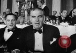 Standbild Evangeline Stand New York City USA, 1946, aus Sekunde 20 historischem Filmmaterial Videoclip 65675041469