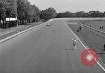 Standbild Rocket angetriebene Rennwagen in Indianapolis Indianapolis Indiana USA, 1946, aus Sekunde 29 historischem Filmmaterial Videoclip 65675041470