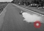 Standbild Rocket angetriebene Rennwagen in Indianapolis Indianapolis Indiana USA, 1946, aus Sekunde 33 historischem Filmmaterial Videoclip 65675041470