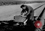 Standbild Rocket powered Sled Muroc California USA, 1948, aus Sekunde 20 historischem Filmmaterial Videoclip 65675041471