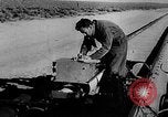 Standbild Rocket powered Sled Muroc California USA, 1948, aus Sekunde 21 historischem Filmmaterial Videoclip 65675041471