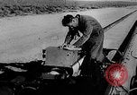 Standbild Rocket powered Sled Muroc California USA, 1948, aus Sekunde 22 historischem Filmmaterial Videoclip 65675041471