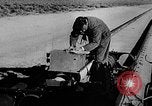 Standbild Rocket powered Sled Muroc California USA, 1948, aus Sekunde 23 historischem Filmmaterial Videoclip 65675041471
