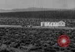 Standbild Rocket powered Sled Muroc California USA, 1948, aus Sekunde 28 historischem Filmmaterial Videoclip 65675041471