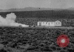 Standbild Rocket powered Sled Muroc California USA, 1948, aus Sekunde 29 historischem Filmmaterial Videoclip 65675041471