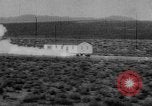 Standbild Rocket powered Sled Muroc California USA, 1948, aus Sekunde 30 historischem Filmmaterial Videoclip 65675041471