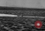 Standbild Rocket powered Sled Muroc California USA, 1948, aus Sekunde 32 historischem Filmmaterial Videoclip 65675041471
