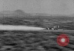 Standbild Rocket powered Sled Muroc California USA, 1948, aus Sekunde 41 historischem Filmmaterial Videoclip 65675041471