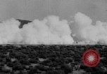Standbild Rocket powered Sled Muroc California USA, 1948, aus Sekunde 47 historischem Filmmaterial Videoclip 65675041471