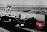 Standbild Rocket powered Sled Muroc California USA, 1948, aus Sekunde 48 historischem Filmmaterial Videoclip 65675041471
