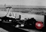 Standbild Rocket powered Sled Muroc California USA, 1948, aus Sekunde 51 historischem Filmmaterial Videoclip 65675041471