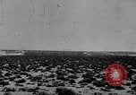 Standbild Rocket powered Sled Muroc California USA, 1948, aus Sekunde 60 historischem Filmmaterial Videoclip 65675041471