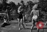 Standbild Pin up Modelle Coral Gables Florida USA, 1948, aus Sekunde 16 historischem Filmmaterial Videoclip 65675041472