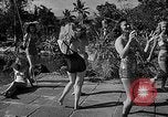 Standbild Pin up Modelle Coral Gables Florida USA, 1948, aus Sekunde 19 historischem Filmmaterial Videoclip 65675041472