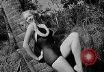 Standbild Pin up Modelle Coral Gables Florida USA, 1948, aus Sekunde 37 historischem Filmmaterial Videoclip 65675041472