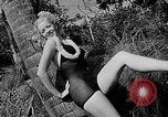 Standbild Pin up Modelle Coral Gables Florida USA, 1948, aus Sekunde 38 historischem Filmmaterial Videoclip 65675041472