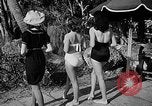 Standbild Pin up Modelle Coral Gables Florida USA, 1948, aus Sekunde 42 historischem Filmmaterial Videoclip 65675041472