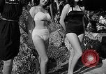 Standbild Pin up Modelle Coral Gables Florida USA, 1948, aus Sekunde 49 historischem Filmmaterial Videoclip 65675041472