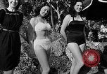 Standbild Pin up Modelle Coral Gables Florida USA, 1948, aus Sekunde 50 historischem Filmmaterial Videoclip 65675041472