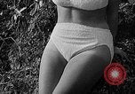 Standbild Pin up Modelle Coral Gables Florida USA, 1948, aus Sekunde 56 historischem Filmmaterial Videoclip 65675041472