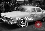 Standbild Chrysler Turbine besonderes Automobil New York City USA, 1956, aus Sekunde 3 historischem Filmmaterial Videoclip 65675041479