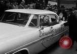 Standbild Chrysler Turbine besonderes Automobil New York City USA, 1956, aus Sekunde 33 historischem Filmmaterial Videoclip 65675041479