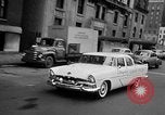 Standbild Chrysler Turbine besonderes Automobil New York City USA, 1956, aus Sekunde 40 historischem Filmmaterial Videoclip 65675041479