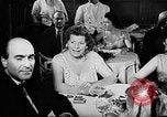 Immagine di Sfilata di moda Italia, 1956, secondo 16 filmato di repertorio 65675041480
