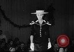 Immagine di Sfilata di moda Italia, 1956, secondo 18 filmato di repertorio 65675041480
