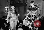 Immagine di Sfilata di moda Italia, 1956, secondo 25 filmato di repertorio 65675041480