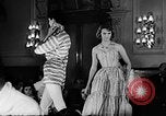 Immagine di Sfilata di moda Italia, 1956, secondo 31 filmato di repertorio 65675041480