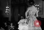 Immagine di Sfilata di moda Italia, 1956, secondo 34 filmato di repertorio 65675041480