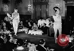 Immagine di Sfilata di moda Italia, 1956, secondo 42 filmato di repertorio 65675041480