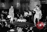Immagine di Sfilata di moda Italia, 1956, secondo 43 filmato di repertorio 65675041480