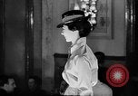Immagine di Sfilata di moda Italia, 1956, secondo 47 filmato di repertorio 65675041480