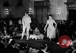 Immagine di Sfilata di moda Italia, 1956, secondo 62 filmato di repertorio 65675041480