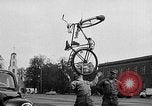 Standbild Corporal Fox Berlin West Deutschland, 1955, aus Sekunde 26 historischem Filmmaterial Videoclip 65675041487