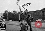 Standbild Corporal Fox Berlin West Deutschland, 1955, aus Sekunde 31 historischem Filmmaterial Videoclip 65675041487
