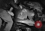 Standbild F-86 Sabre jet stürzt in Wohngebiet bei der Landung Signal Hill California USA, 1954, aus Sekunde 39 historischem Filmmaterial Videoclip 65675041488
