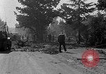 Standbild F-86 Sabre jet stürzt in Wohngebiet bei der Landung Signal Hill California USA, 1954, aus Sekunde 42 historischem Filmmaterial Videoclip 65675041488