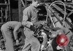 Standbild F-86 Sabre jet stürzt in Wohngebiet bei der Landung Signal Hill California USA, 1954, aus Sekunde 59 historischem Filmmaterial Videoclip 65675041488