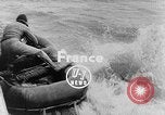 Standbild Frogmen Rhein Frankreich, 1954, aus Sekunde 3 historischem Filmmaterial Videoclip 65675041491