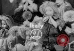 Standbild Internationale doll anzeigen Italien, 1954, aus Sekunde 1 historischem Filmmaterial Videoclip 65675041492