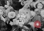 Standbild Internationale doll anzeigen Italien, 1954, aus Sekunde 4 historischem Filmmaterial Videoclip 65675041492