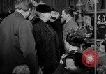 Standbild Internationale doll anzeigen Italien, 1954, aus Sekunde 9 historischem Filmmaterial Videoclip 65675041492