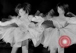 Standbild Internationale doll anzeigen Italien, 1954, aus Sekunde 10 historischem Filmmaterial Videoclip 65675041492