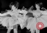 Standbild Internationale doll anzeigen Italien, 1954, aus Sekunde 11 historischem Filmmaterial Videoclip 65675041492