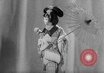 Standbild Internationale doll anzeigen Italien, 1954, aus Sekunde 13 historischem Filmmaterial Videoclip 65675041492