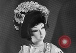 Standbild Internationale doll anzeigen Italien, 1954, aus Sekunde 17 historischem Filmmaterial Videoclip 65675041492