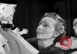 Standbild Internationale doll anzeigen Italien, 1954, aus Sekunde 20 historischem Filmmaterial Videoclip 65675041492